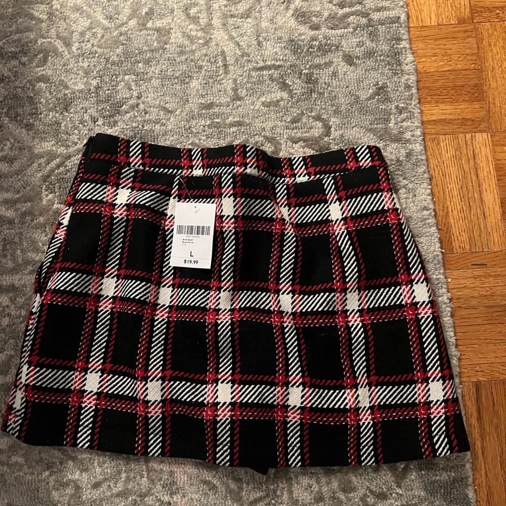 Plaid Forever 21 skirt size large. NWT